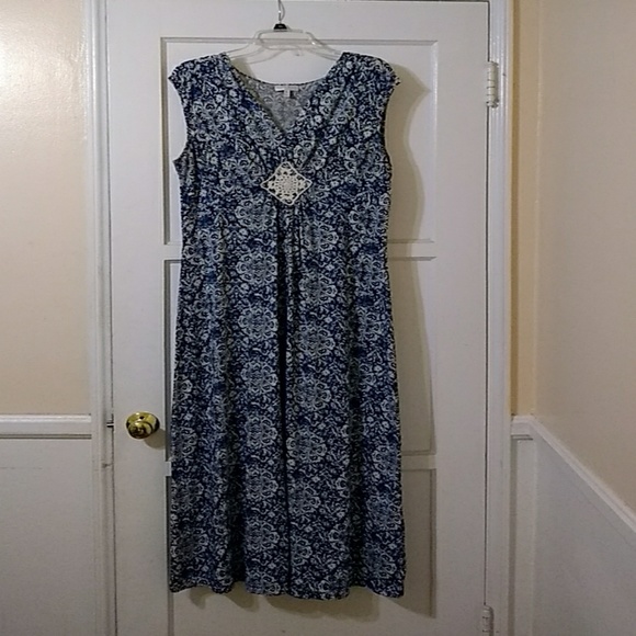 Woman's Dress - Picture 1 of 3